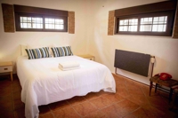 Fachada villa rural en el campo de Almería